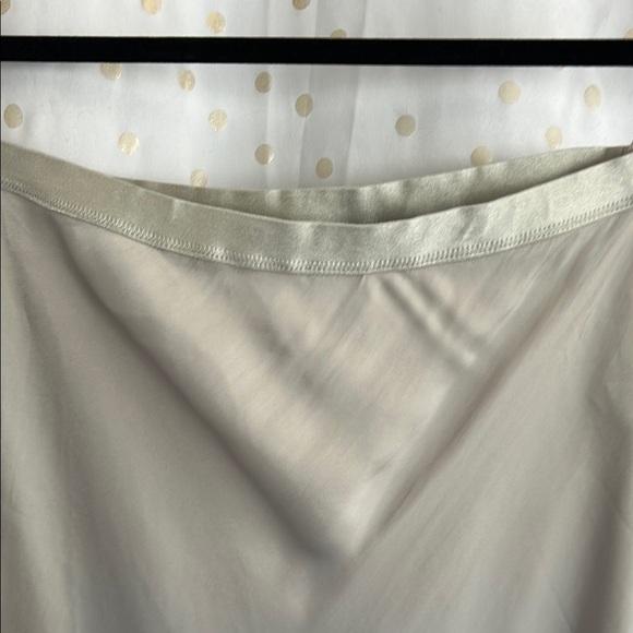 Chic Gray Pencil Skirt for Women - Picture 2 of 11